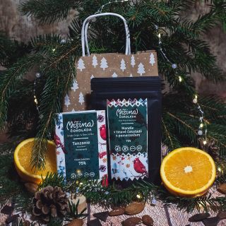 Představujeme vám Pomerančovou tašku – dárkový balíček plný svěží chuti🍊🎁 Uvnitř tašky s vánočním motivem najdete tmavou...